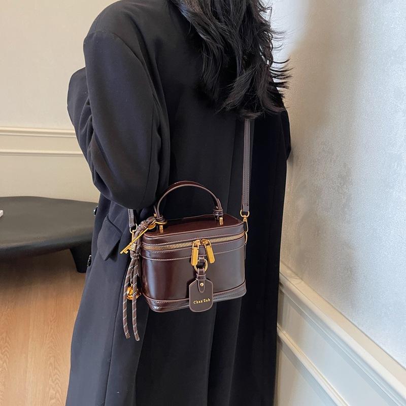 Premium sense portable box small square bag women's 2025 new Korean version trendy fashion popular commuter shoulder messenger bag