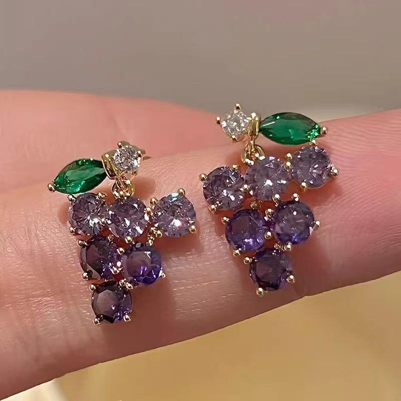 Exquisite Purple Grape Earrings: Fresh, Sweet, Girlish Heart Fruit Studs with Atmospheric Zircon, High-End Niche Design.
