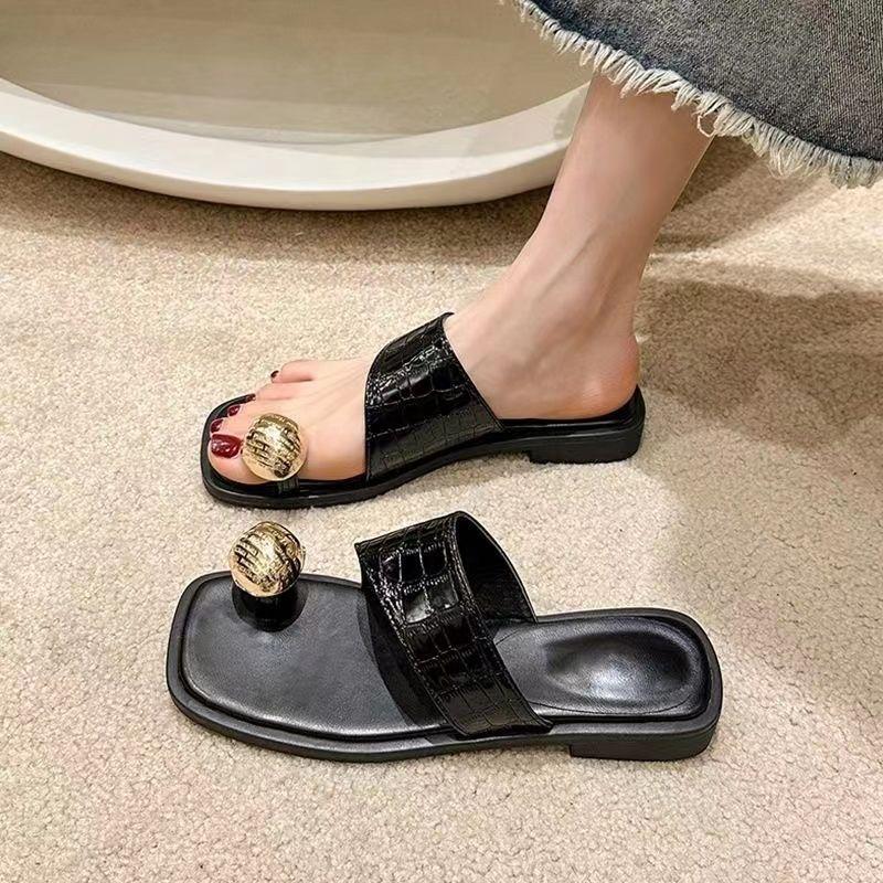 Korean Version of Low-heeled Toe Pinch Flip-flops Shoes Women's 2025 Summer New Simple and Lightweight Casual Square Head Cool Slippers