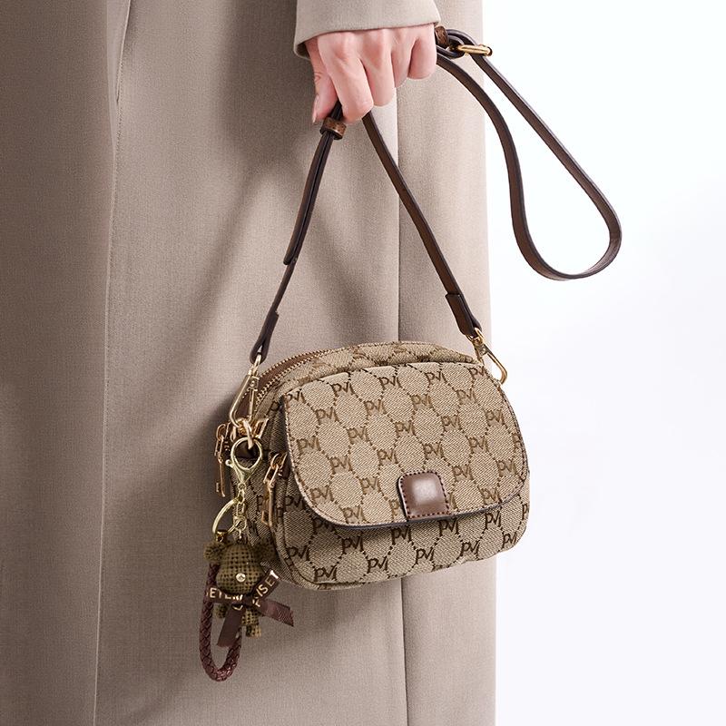 Crossbody bag 2025 popular versatile shoulder bag light luxury high-end niche design small satchel simple