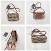 Borsa a tracolla messenger vintage con patta floreale da donna