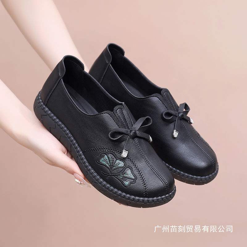 Spring and Autumn leather shoes Middle-aged mother shoes Middle-aged and elderly beef tendon soles women's shoes Non-slip flat-soled leather