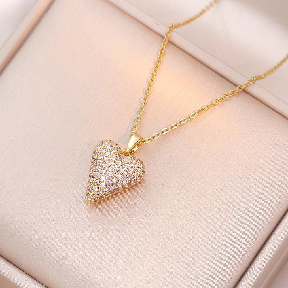 Women's Fashion Heart Pendant Necklace - Elegant, Simple Design, Versatile Clavicle Chain Jewelry