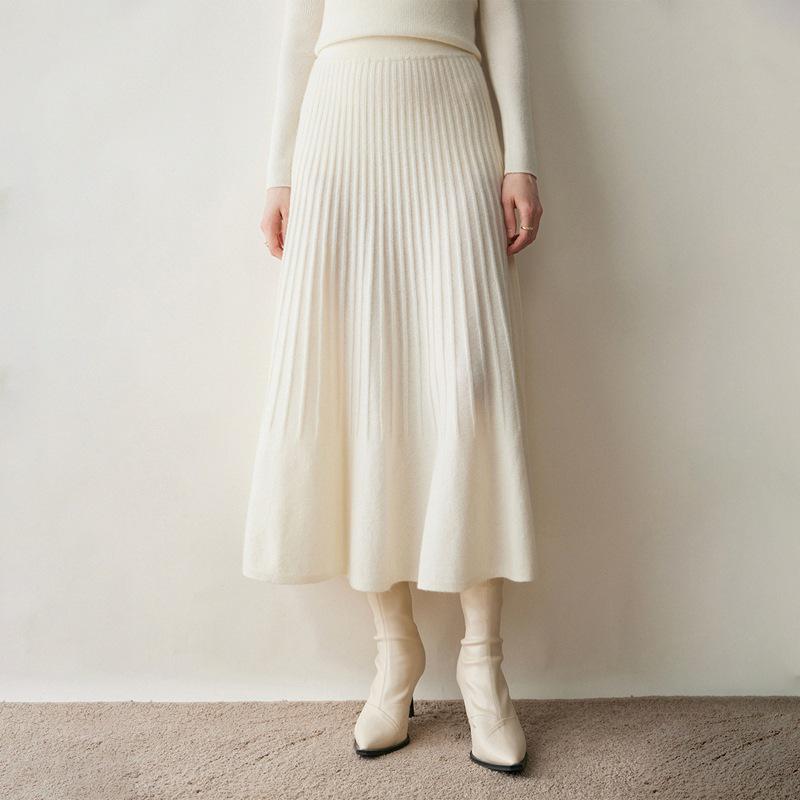 2025 Autumn/Winter Women's High-Waisted Knitted Cashmere A-Line Skirt with Slimming Flared Pleats