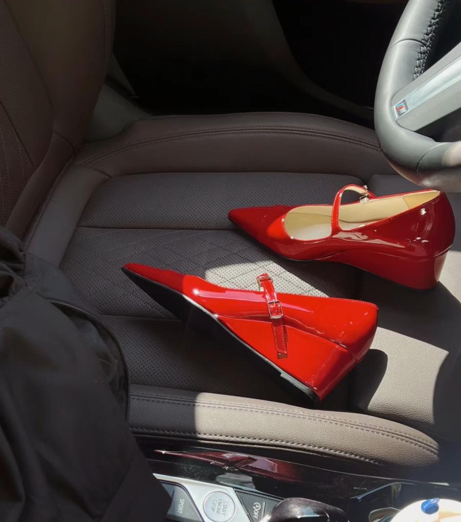 

Corner Paris~ pointed wedge heel Mary Jane light mouth one-word buckle belt temperament silver high heel versatile single shoes women 40 красный