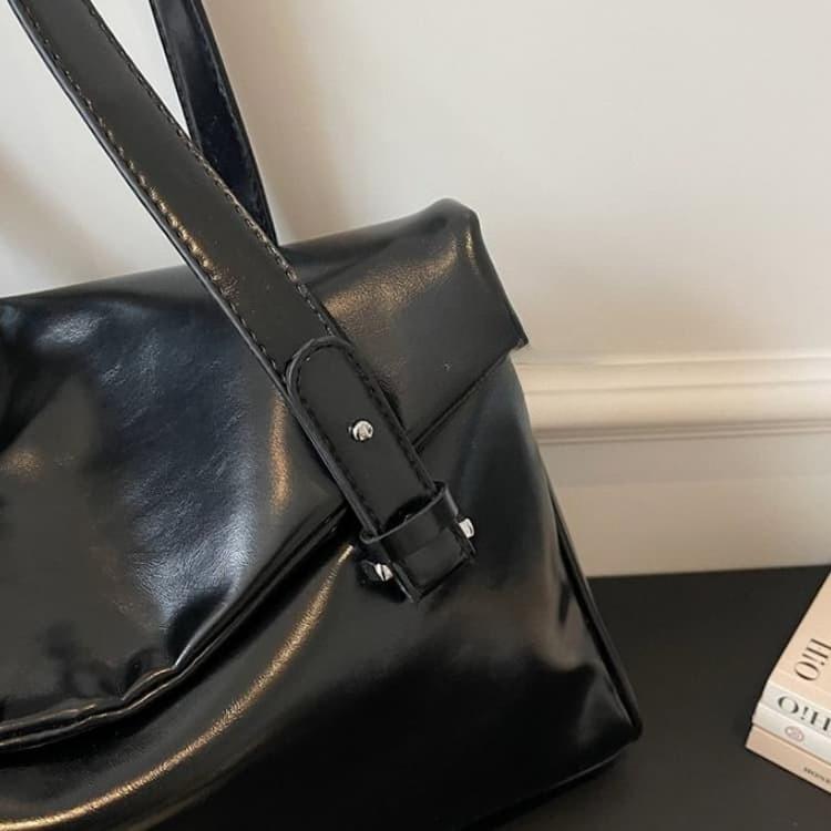 Vintage glossy soft leather commuter shoulder underarm bag