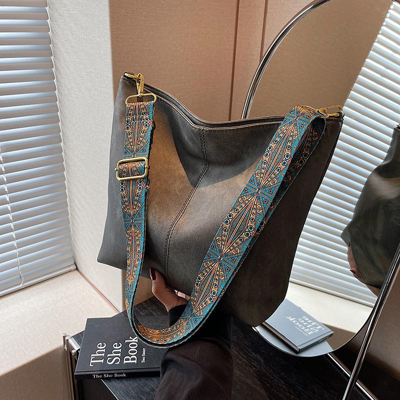 

Large-capacity bag, women s new work commuter bag, high-end single shoulder messenger tote bag. серый