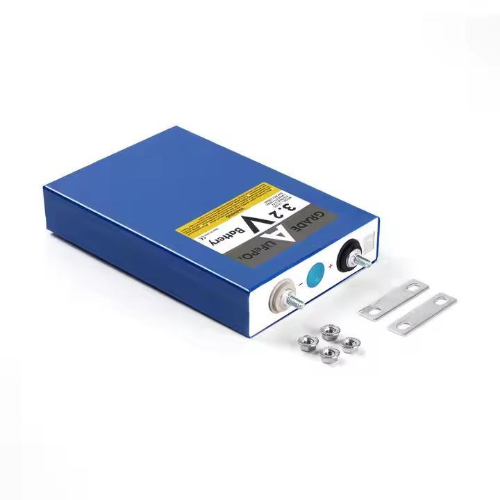 LifePo4-Batterie lädt in Lithiumeisenphosphat, 3,2 V, 105 Ah, 12 V Prismenbatterie für DIY-Solarspeicher, Wohnmobil, LKW