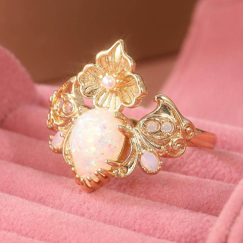Vintage Gorgeous Hand Carved Inlaid Synthetic Opal Flower Shaped Golden Plated Ring for Women Elegant Exquisite Banquet Jewelry