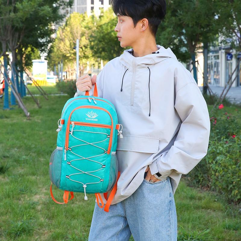 New lightweight folding backpack, scratch-resistant and wear-resistant outdoor leisure large-capacity schoolbag, portable backpack.