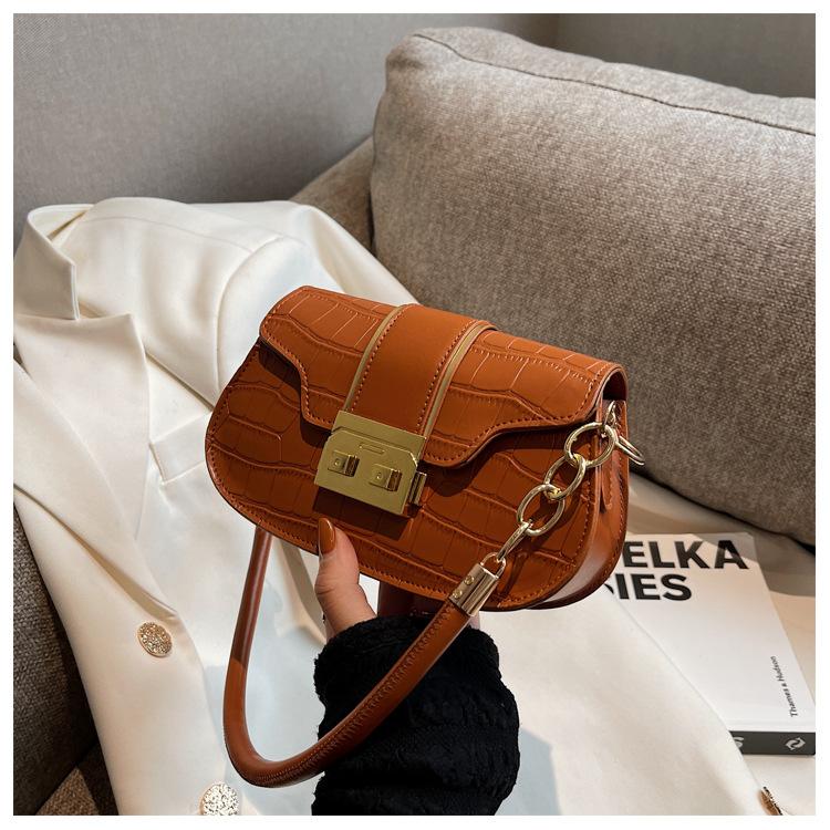 

Сумка с замком с узором под камень, женская сумка 2025 новая осенняя сумка-мессенджер с простой текстурой и однотонная на плечо, маленькая квадратная сумка коричневый