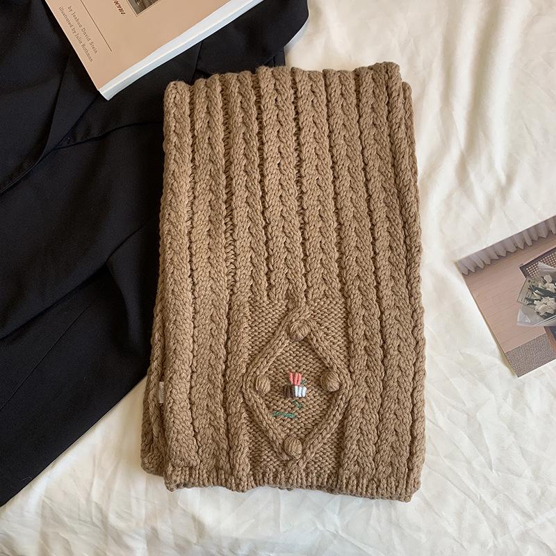 Retro Floral Embroidery Scarf - Women's Warm Knit Neck Gaiter for Autumn/Winter