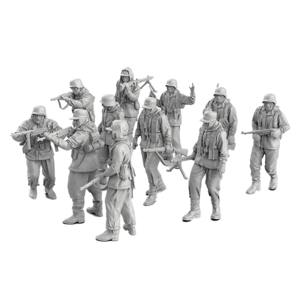 11 German Figures at 1:72 Scale As A Gift for