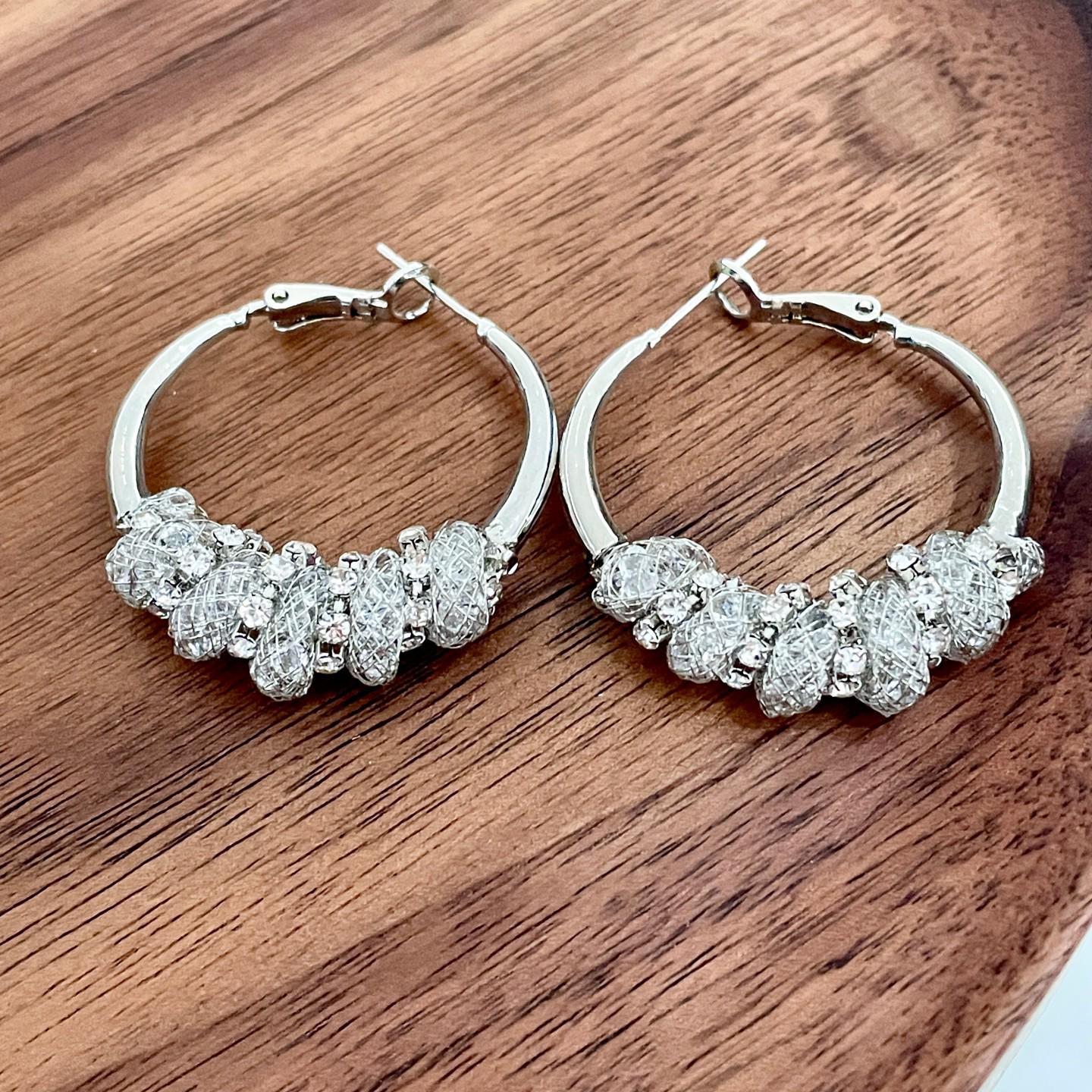 Элегантные серебряные серьги-кольца со стразами - Серебряная игла, Модные и универсальные для женщин