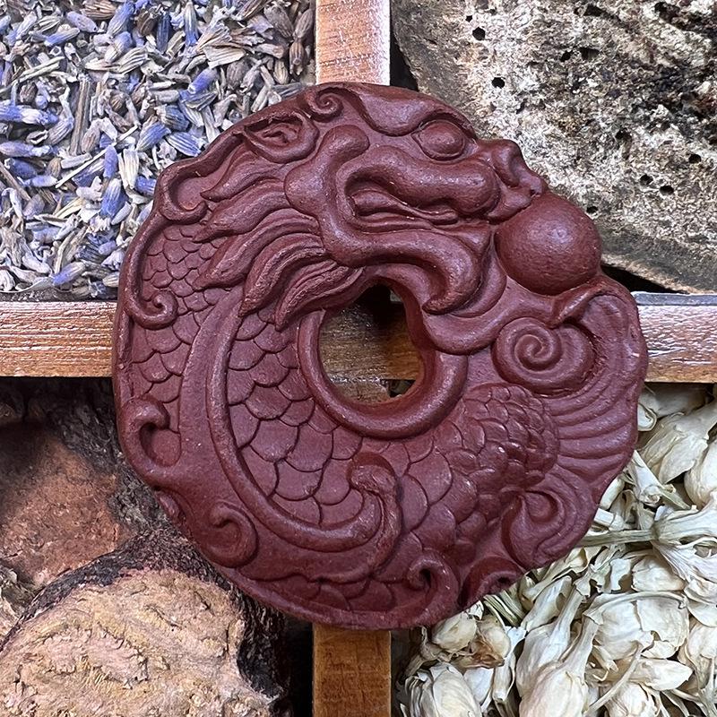 Premium Natural Fragrance Pendant: Transformation Dragon Ornament, Flower-Stamen Car Incense Burner.