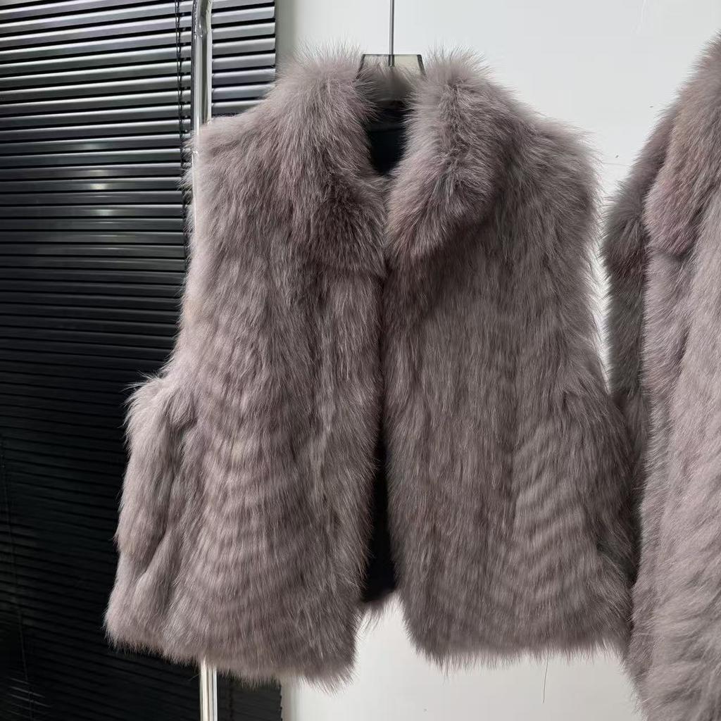 Haining high-end women's clothing, fox fur temperament, fur vest, high-end placket, whole leather, contact customer service.