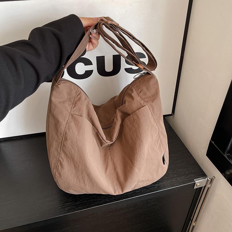 

Повседневная сумка-тоут женская 2025 новая мода универсальная на плечо сумка-мессенджер большой вместимости сумка для учебы 28*16*27 кофейный