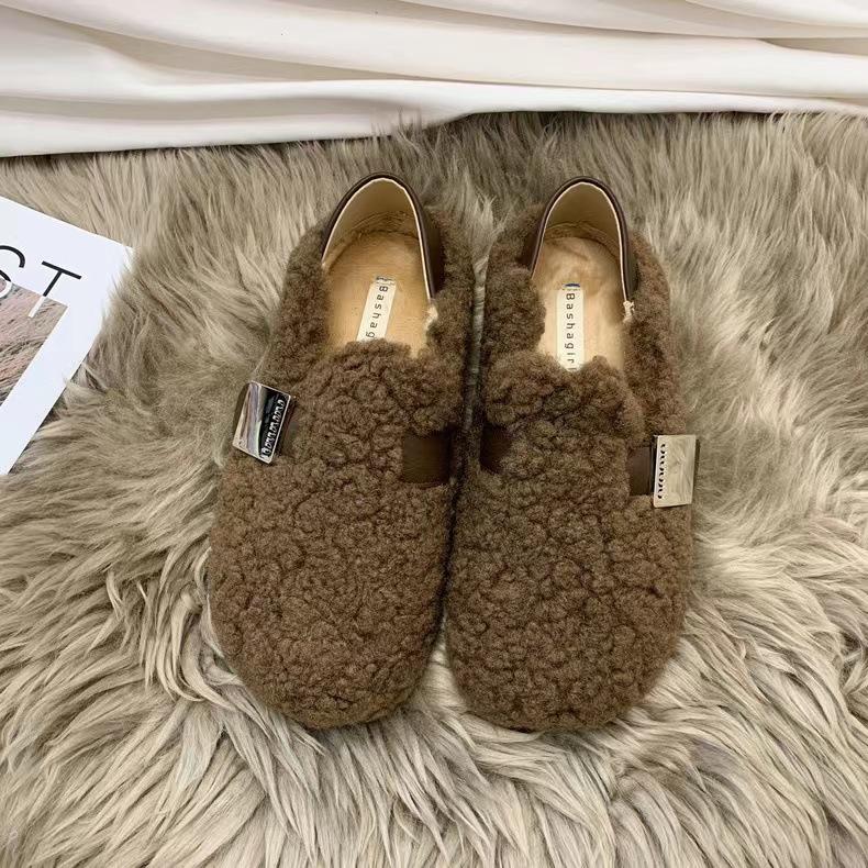 One pedal of fluffy shoes for women to wear outside, winter 2025 flat-bottomed warm lamb wool beanie shoes cotton shoes for women to wear outside