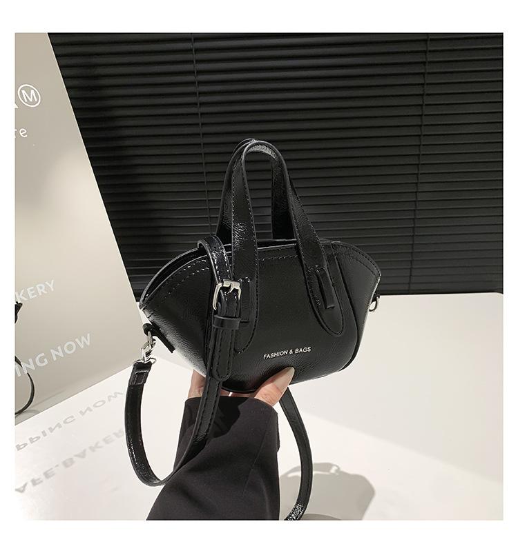 

Niche small bag single shoulder messenger bag women s new retro versatile casual handbag high value чорний