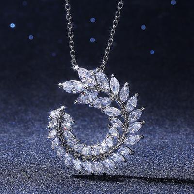 Simple et polyvalent, Collier Feuille Zirconium légèrement incrusté, Chaîne de clavicule, Collier Femme.