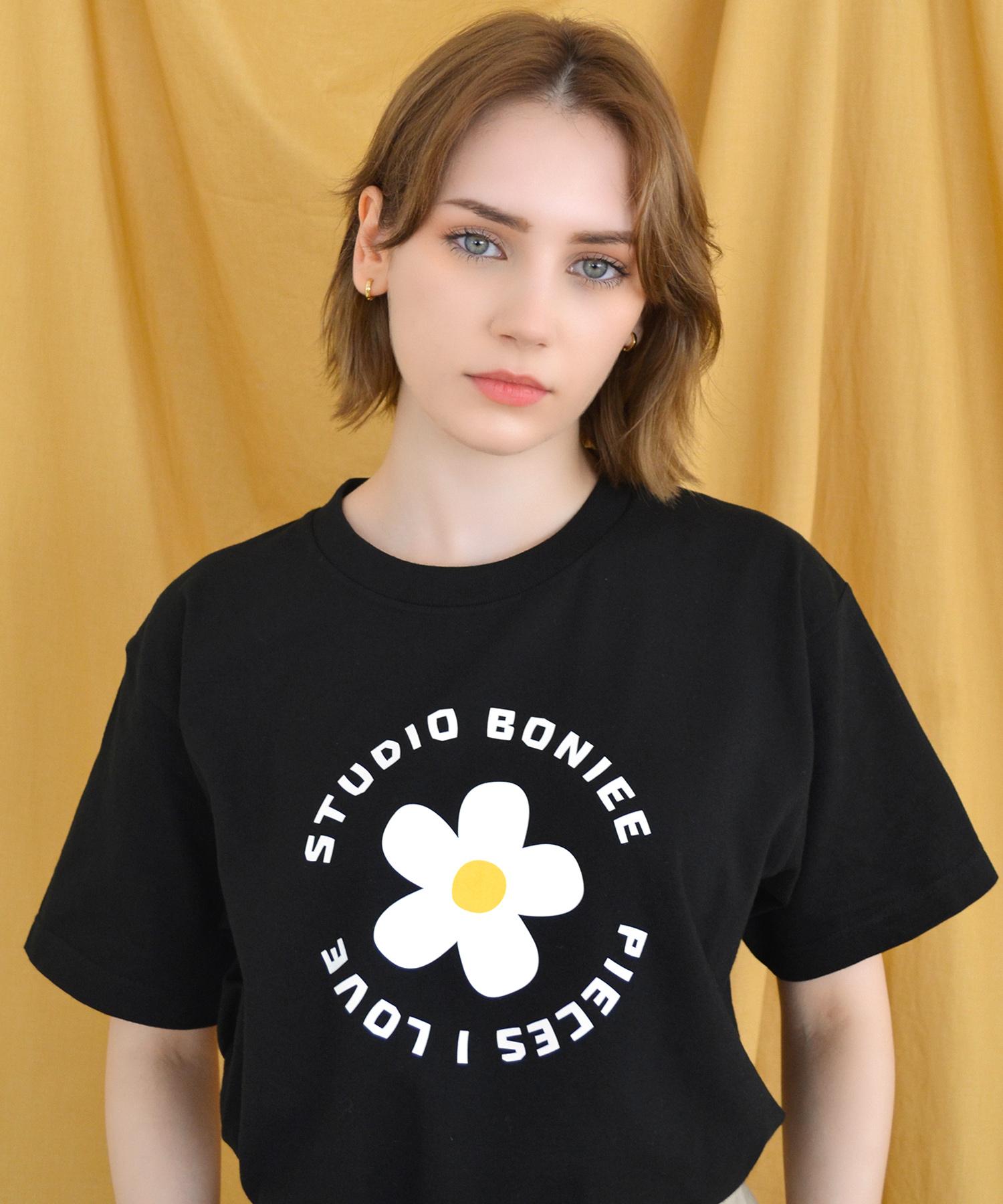 Bonye Daisy Round Typo Graphic T-Shirt Black Black/Size 1