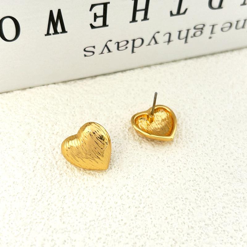 Fashion Unique Personality Pleated Texture Love Stud Earrings High-End Temperament Women S Earrings золотой