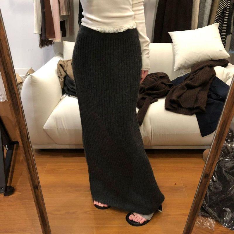 Temperament: Women's High-End Ribbed Knit Midi Pencil Skirt