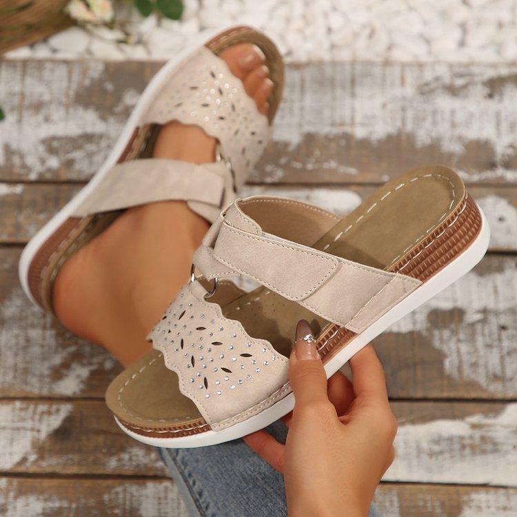 

Тапочки на танкетке Женские летние туфли с вырезами Сандалии для пляжа на липучке Обувь со стразами 42 бежевый