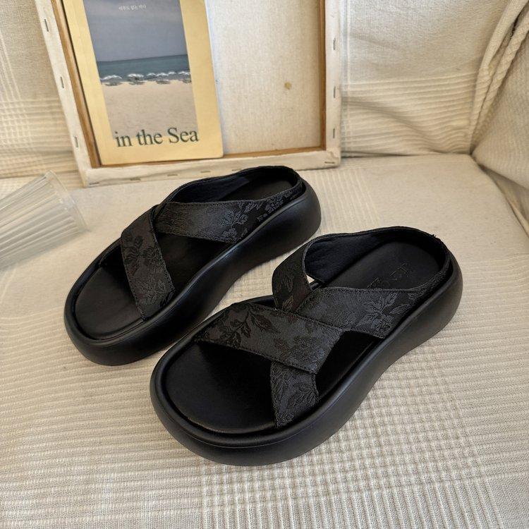 2025 spring and summer new slippers women's middle heel T-shaped muffin sole comfortable soft sole non-slip women's shoes one-word slippers