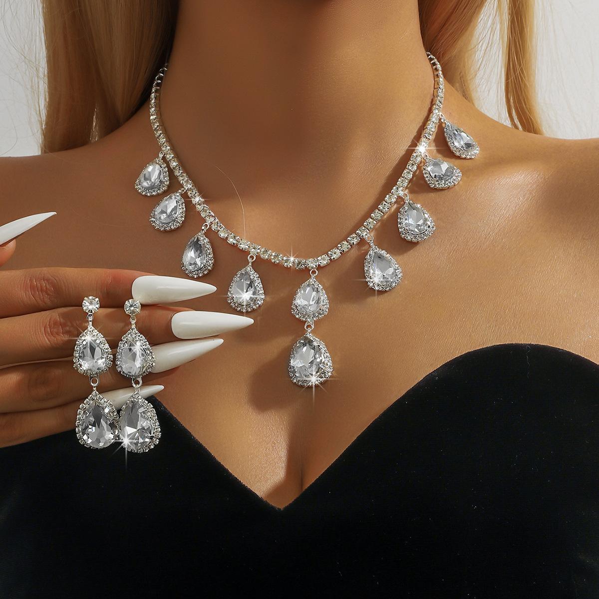 Bestselling Bridal Necklace Set: Elegant and Versatile Colorful Choker Necklace and Earrings Two-piece Set