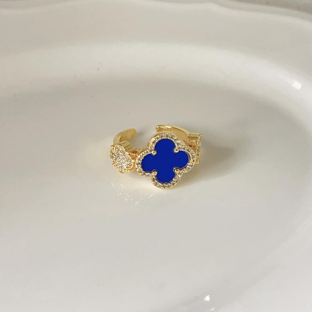 A niche high-end light luxury four leaf clover zircon ring for women with retro style and adjustable opening