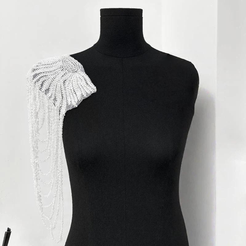 1Pcs Beaded Wedding Dress Shoulder Patches Vintage Heavy Embroidery Tassel Three-Dimensional Crystal Pendant