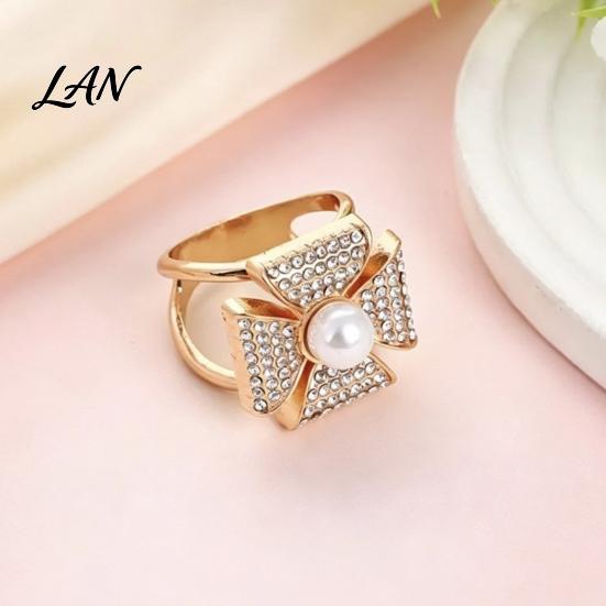 Durable Scarf Clip Rhinestone Geometric Ring, Sparkling Elegant Faux Pearl Holder, Decorative Women Wrap Holder for Neckerchiefs Scarves Shawls Shirts