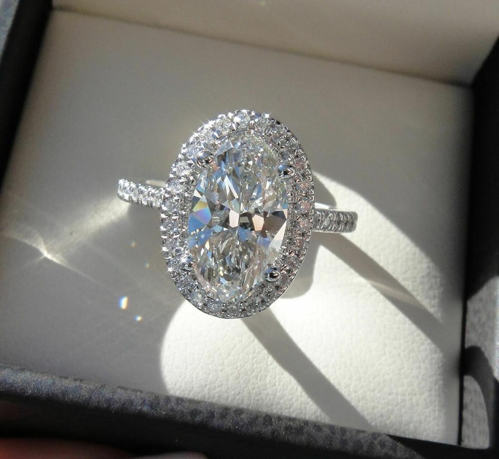 2026 Inlaid Oval Pigeon Egg Cube Zirconia Ring, Fashionable and Personalized Platinum Engagement High-quality Jewelry