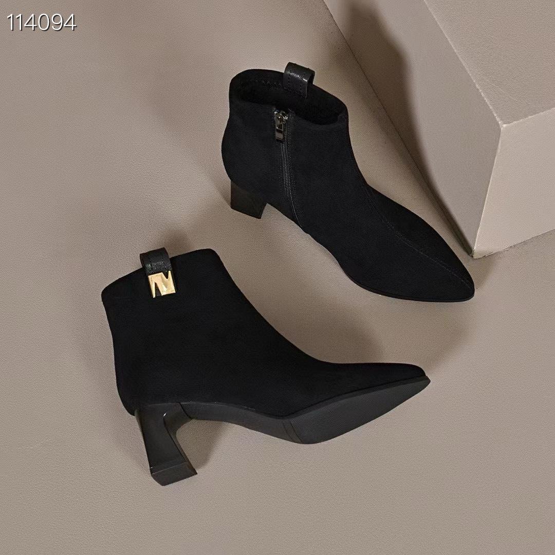 

Женские ботильоны из натуральной кожи - Осень/Зима 2025, Замша, Острый носок, Массивный каблук, Мягкая подошва, Универсальный нюдовый. 39