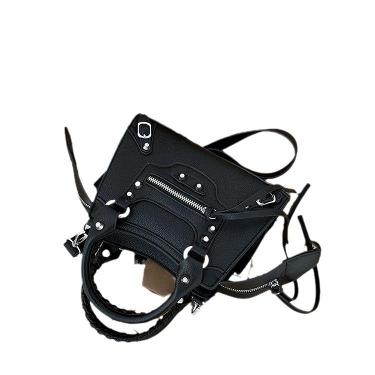 Niche Retro Rivet Locomotive Bag, Women's Bag, Sweet, Cool, Foreign, Versatile, Large-capacity Shoulder Messenger Bag, Women's Handbag.
