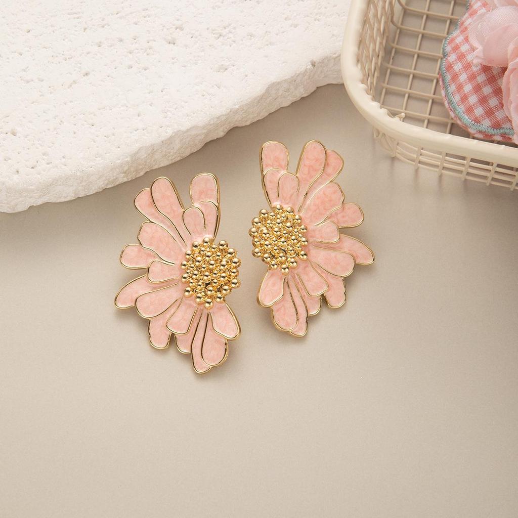 Retro Daisy Flower Earrings - Luxurious, Minimalist, Summer Style by Bai Lu