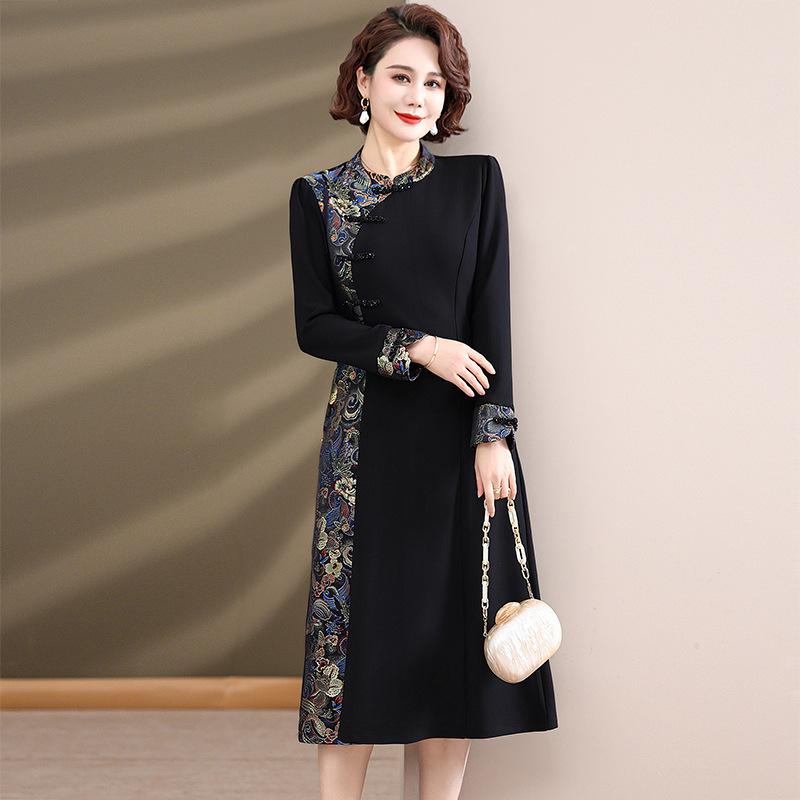 Cheongsam de Estilo Chinês de Primavera 2025 da Mamãe: Vestido Longo Elegante para Mulheres de Meia-Idade