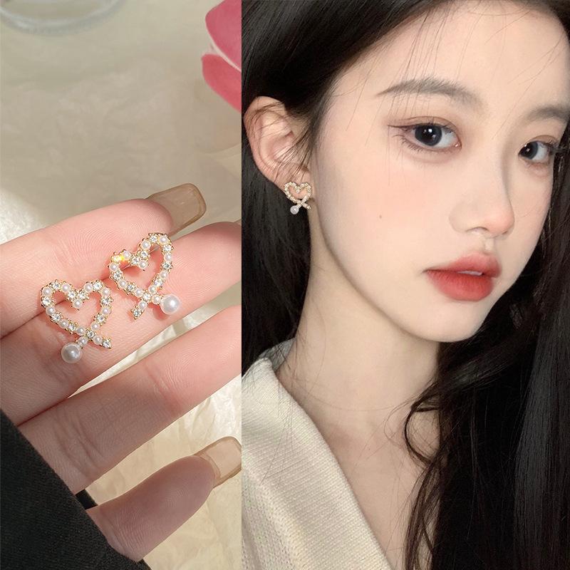 Love earrings new trendy Korean temperament stud earrings women s fashion foreign style popular summer earrings