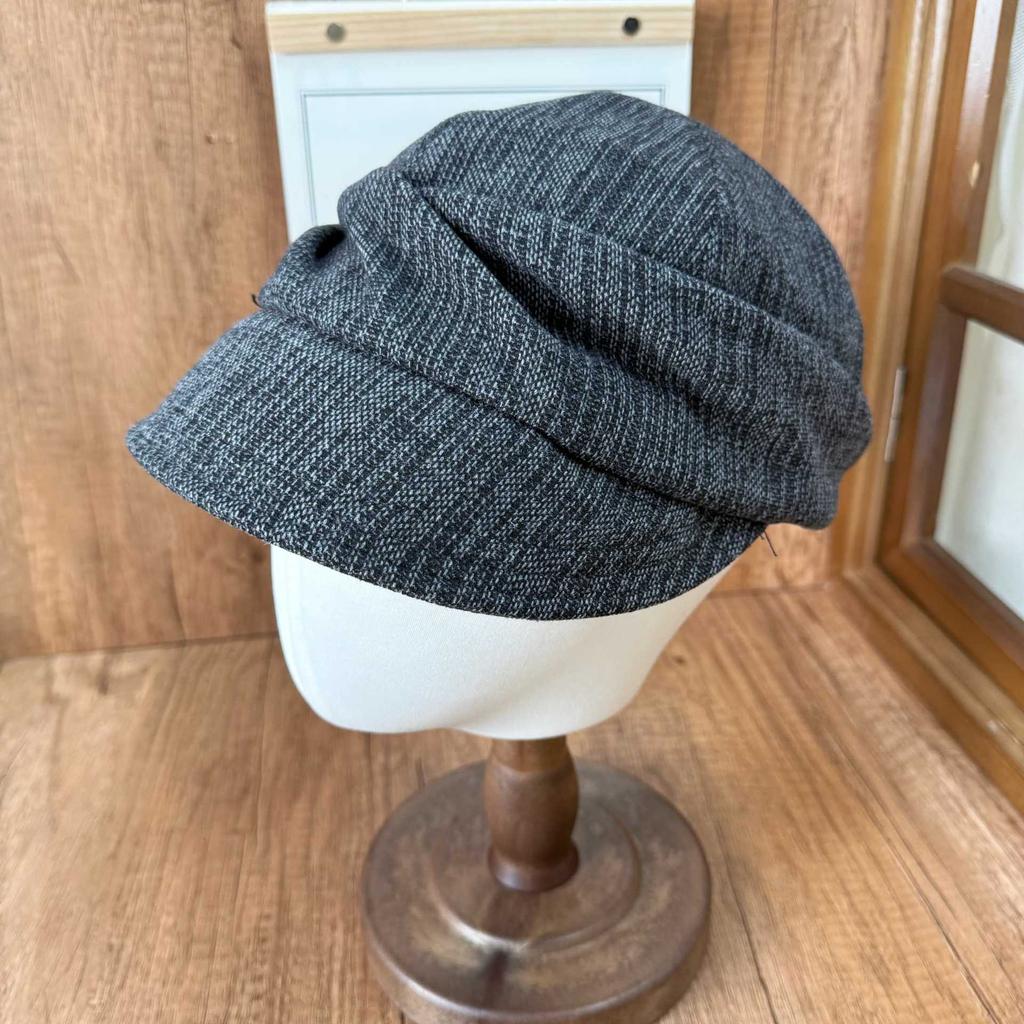 Retro pleated peaked cap women's autumn and winter niche design advanced sense equestrian hat showing face small pile newsboy hat