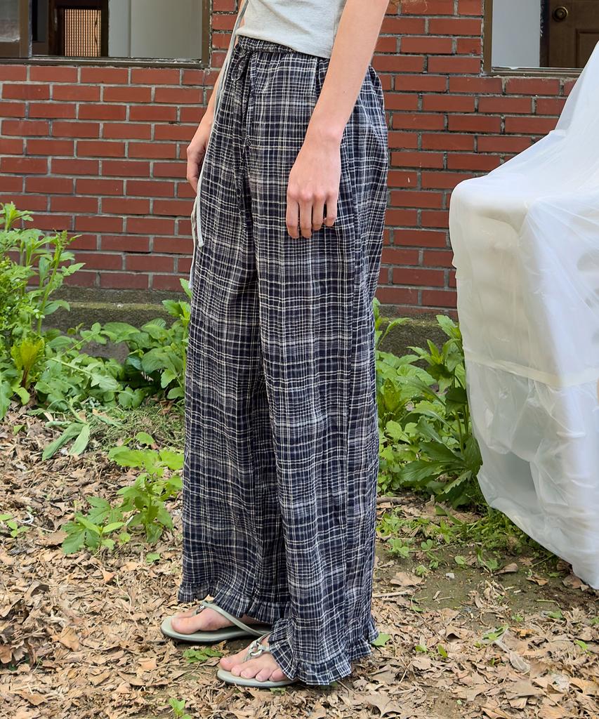 Daiaegeuneol Check Frill Pants (Navy)