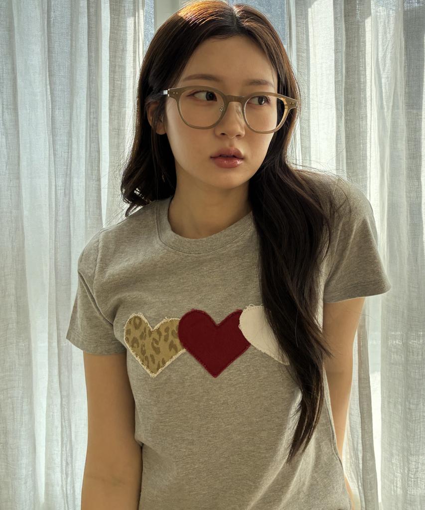 Loginaenloji Leopard Point Heart Patch Cotton T-Shirt Gray