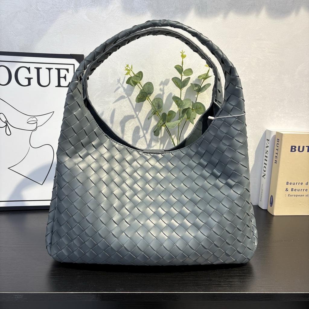 Cross-border bag women's large-capacity 2026 new trendy fashion woven portable bucket bag versatile commuter tote bag