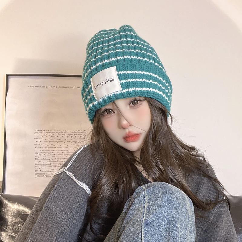 

Черная полосатая шапка из шерсти в сочетании цветов, женская осенне-зимняя, большого обхвата головы, свободная вязаная шапка, подчеркивающая лицо, маленькая шапка-пуловер от холода Adult (55-60cm) озеро синий