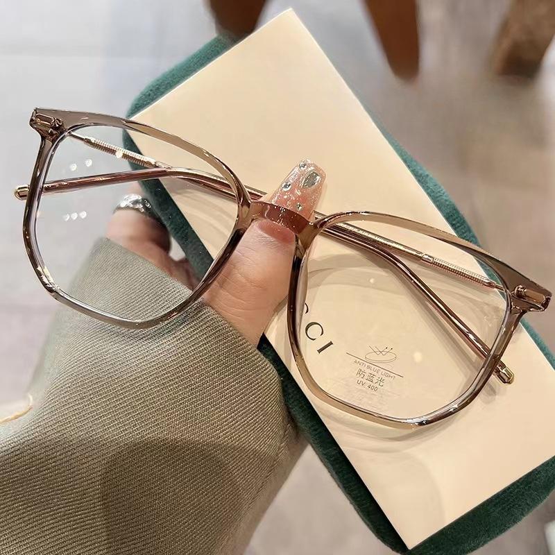 Сверхлегкая женская оправа для близорукости онлайн может быть оснащена стеклянными линзами — фото 3