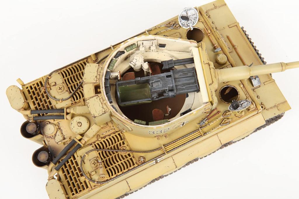 Zvezta German Heavy Tank Tiger I Early Type Plastic Model 1/35