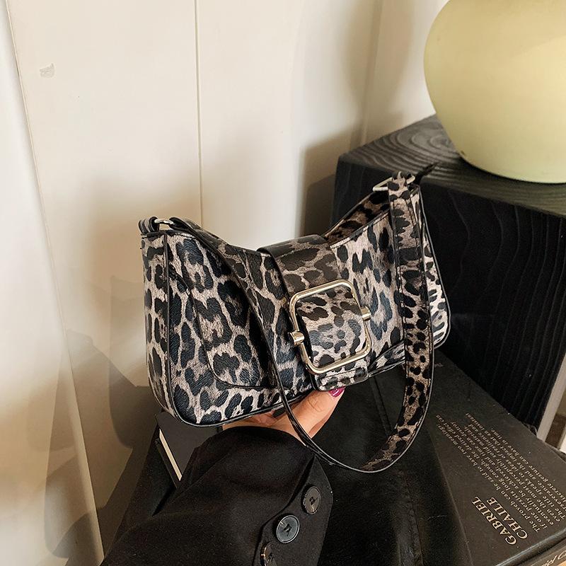 Korean version of fashion underarm women's bag 2025 winter new niche design handbag retro leopard print shoulder crescent bag
