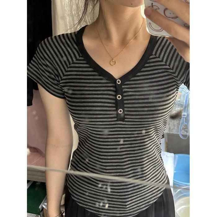 Contrasting striped v-neck front shoulder short-sleeved t-shirt women's summer new Spice Girl slim and thin waist short temperament top
