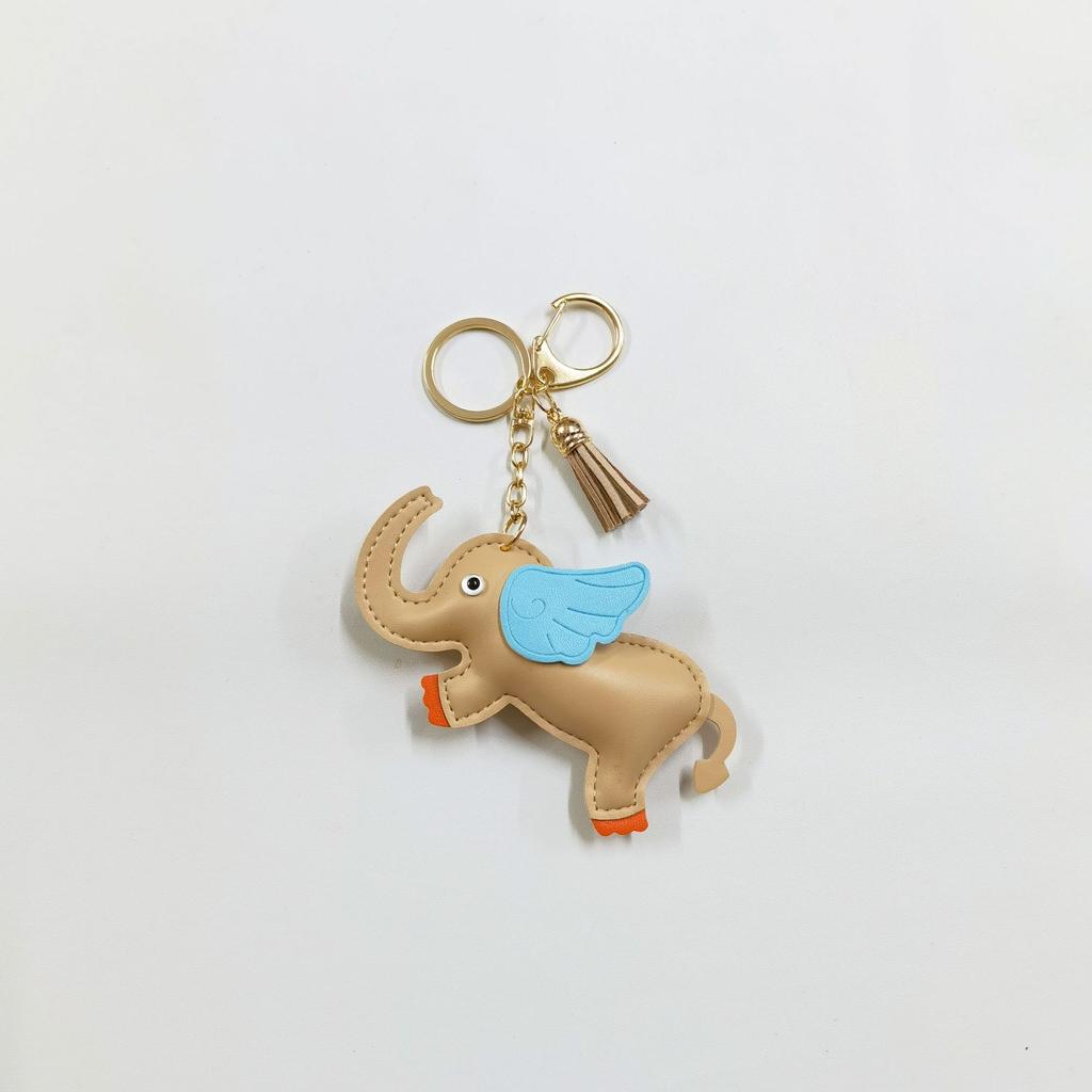 Creative flying elephant car keychain pendant leather bag pendant cute personalized car rearview mirror schoolbag pendant