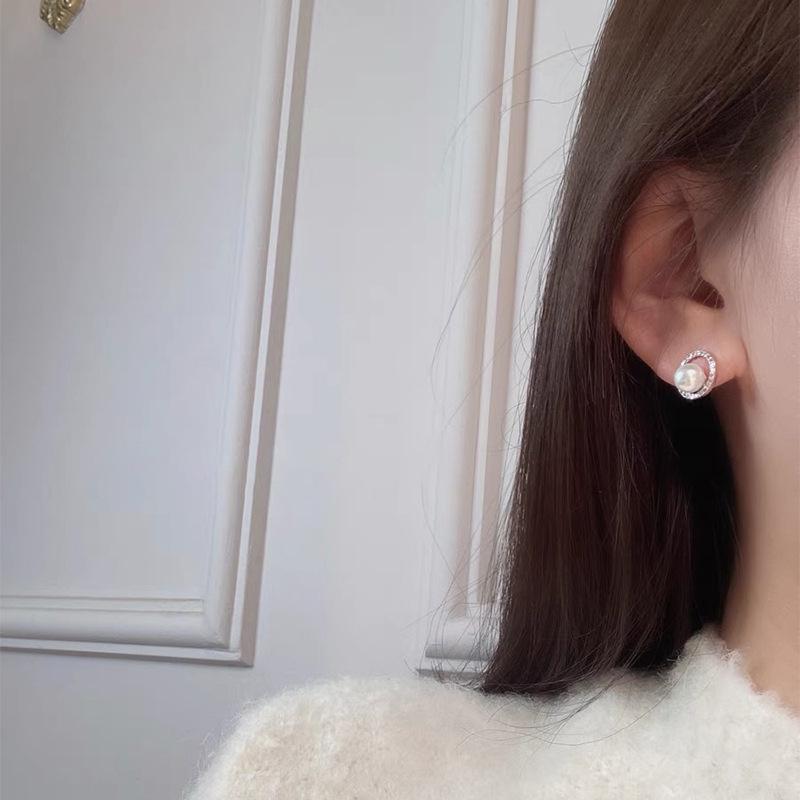 Crowned Pearl Stud Earrings for Women - Elegant Celebrity-Inspired, Versatile, High-End Design
